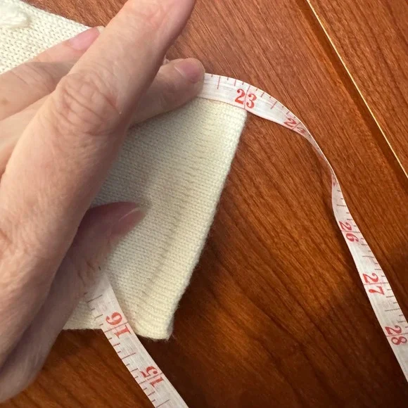 Liz‎ Claiborne Collection Cream Merino Wool Sweater Beaded Floral Embroidered M - Picture 9 of 10